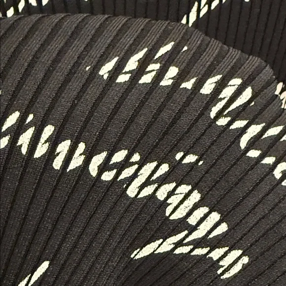Balenciaga Black and White Script Knit - Picture 3 of 10